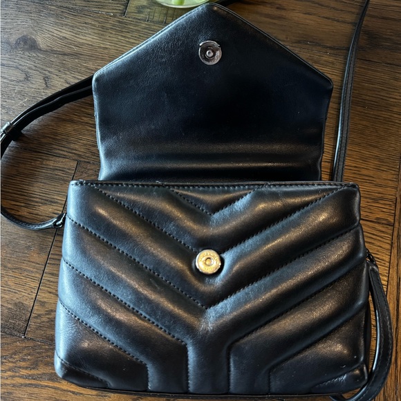 Yves Saint Laurent Black Matelasse Calfskin Leather Toy Bag - Picture 3 of 8